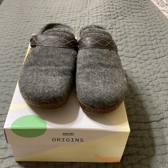 Earth Origins Janet Slip Ons - Picture 4 of 8